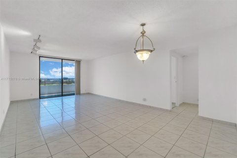 Condominio en venta en Hallandale Beach, Florida, 2 dormitorios, 130.06 m2 № 1738341 - foto 4