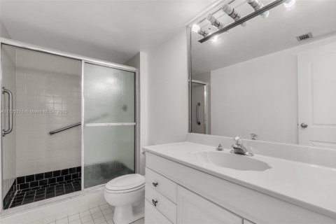 Condominio en venta en Hallandale Beach, Florida, 2 dormitorios, 130.06 m2 № 1738341 - foto 9