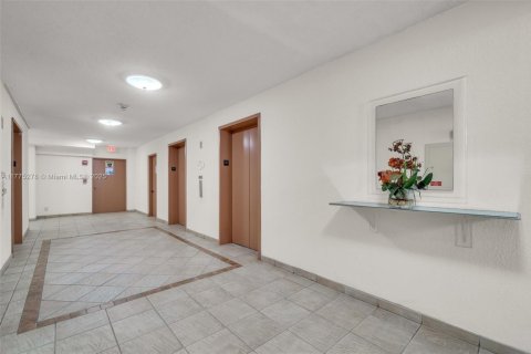 Condominio en venta en Hallandale Beach, Florida, 2 dormitorios, 130.06 m2 № 1738341 - foto 22