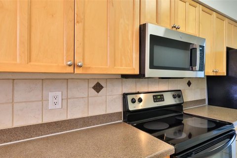 Townhouse in Daytona Beach, Florida 2 bedrooms, 101.08 sq.m. № 1833042 - photo 6