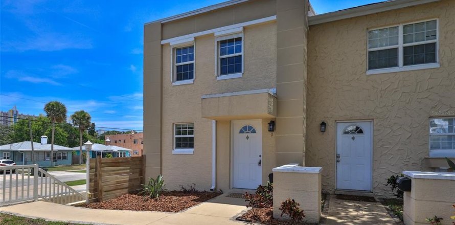 Townhouse in Daytona Beach, Florida 2 bedrooms, 101.08 sq.m. № 1833042