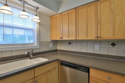 Townhouse in Daytona Beach, Florida 2 bedrooms, 101.08 sq.m. № 1833042 - photo 5