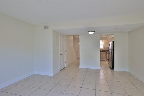Townhouse in Daytona Beach, Florida 2 bedrooms, 101.08 sq.m. № 1833042 - photo 13