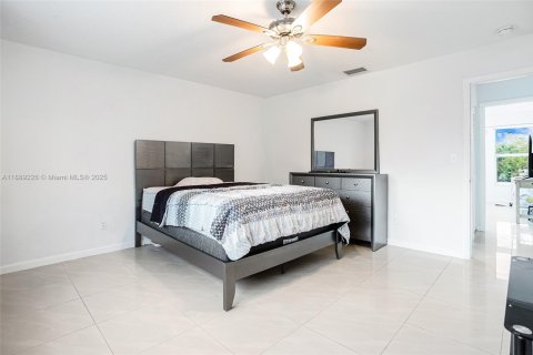Adosado en venta en Hialeah, Florida, 2 dormitorios, 123.56 m2 № 1941354 - foto 23