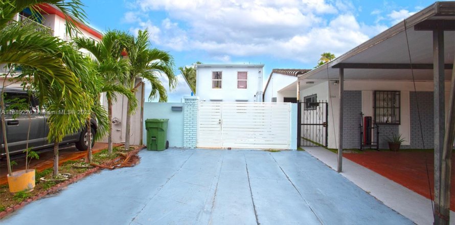 Adosado en Hialeah, Florida 2 dormitorios, 123.56 m2 № 1941354