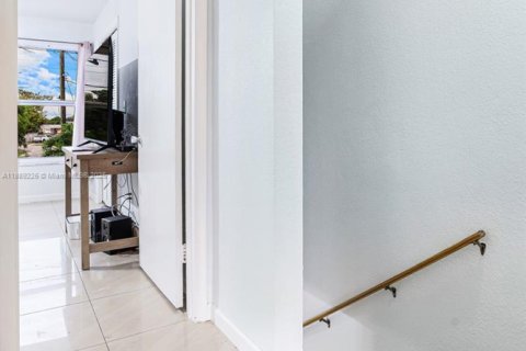 Adosado en venta en Hialeah, Florida, 2 dormitorios, 123.56 m2 № 1941354 - foto 27