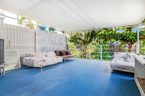 Adosado en venta en Hialeah, Florida, 2 dormitorios, 123.56 m2 № 1941354 - foto 30