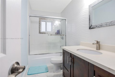 Adosado en venta en Hialeah, Florida, 2 dormitorios, 123.56 m2 № 1941354 - foto 25