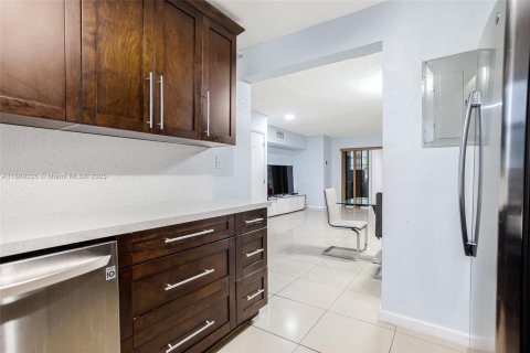 Adosado en venta en Hialeah, Florida, 2 dormitorios, 123.56 m2 № 1941354 - foto 13