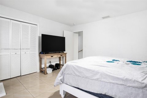 Adosado en venta en Hialeah, Florida, 2 dormitorios, 123.56 m2 № 1941354 - foto 21