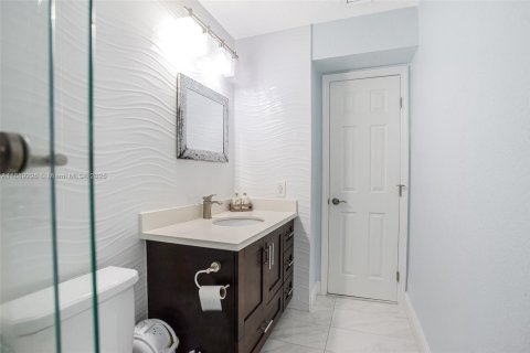 Adosado en venta en Hialeah, Florida, 2 dormitorios, 123.56 m2 № 1941354 - foto 26