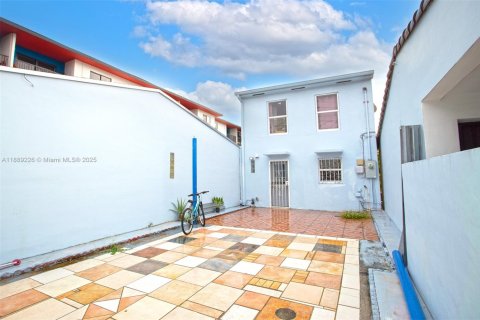 Adosado en venta en Hialeah, Florida, 2 dormitorios, 123.56 m2 № 1941354 - foto 2