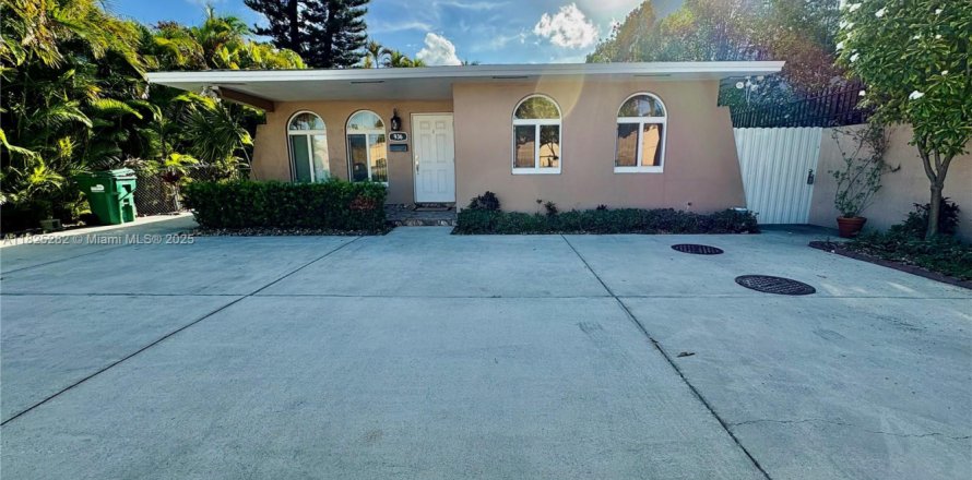 Villa ou maison à Miami, Floride 2 chambres, 92.9 m2 № 1792612