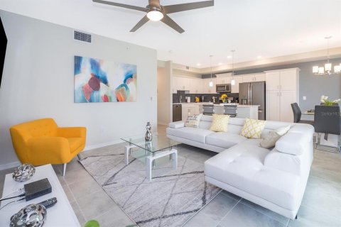 Condominio en venta en Kissimmee, Florida, 2 dormitorios, 110.18 m2 № 1419562 - foto 4