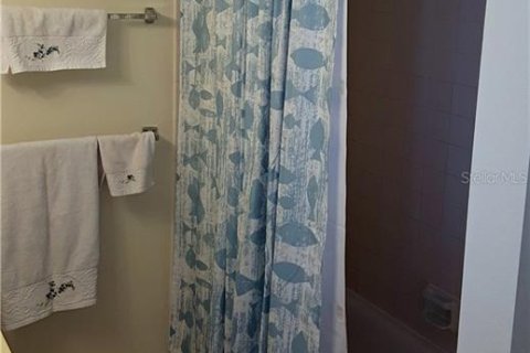 Снять в аренду кондоминиум в Мадейра - Бич, Флорида 3 комнаты, 150.97м2, № 251542 - фото 12