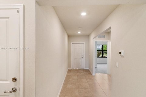 Купить виллу или дом в Окленд-Парк, Флорида 3 спальни, 153.01м2, № 1955832 - фото 13