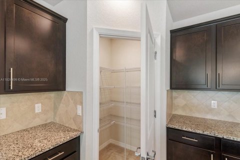 Купить виллу или дом в Окленд-Парк, Флорида 3 спальни, 153.01м2, № 1955832 - фото 7