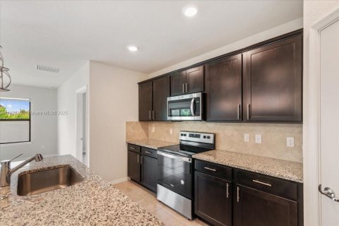 Купить виллу или дом в Окленд-Парк, Флорида 3 спальни, 153.01м2, № 1955832 - фото 6