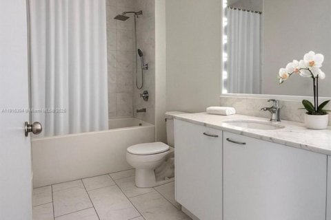 Condo in Miami, Florida, 1 bedroom  № 1970740 - photo 6