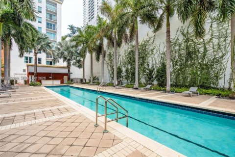 Condo in Miami, Florida, 1 bedroom  № 1970740 - photo 18