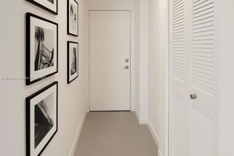 Condo in Miami, Florida, 1 bedroom  № 1970740 - photo 7