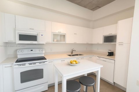 Condo in Miami, Florida, 1 bedroom  № 1970740 - photo 5