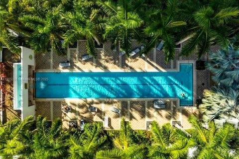 Condo in Miami, Florida, 1 bedroom  № 1970740 - photo 11