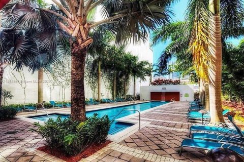 Condo in Miami, Florida, 1 bedroom  № 1970740 - photo 12