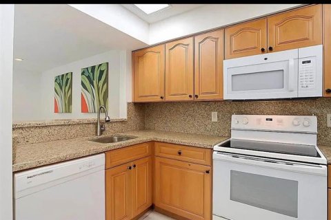 Townhouse in Tampa, Florida 3 bedrooms, 124.49 sq.m. № 2103839 - photo 3
