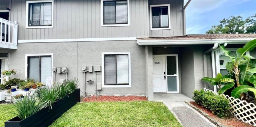 Townhouse in Tampa, Florida 3 bedrooms, 124.49 sq.m. № 2103839