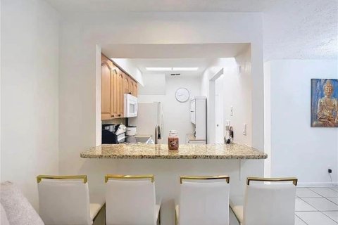 Townhouse in Tampa, Florida 3 bedrooms, 124.49 sq.m. № 2103839 - photo 4
