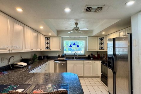 House in Merrit Island, Florida 3 bedrooms, 128.11 sq.m. № 1995860 - photo 4