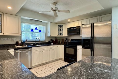 House in Merrit Island, Florida 3 bedrooms, 128.11 sq.m. № 1995860 - photo 6