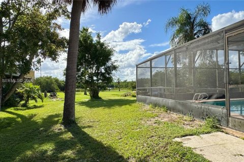 House in Merrit Island, Florida 3 bedrooms, 128.11 sq.m. № 1995860 - photo 17