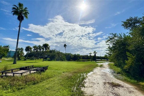 House in Merrit Island, Florida 3 bedrooms, 128.11 sq.m. № 1995860 - photo 23