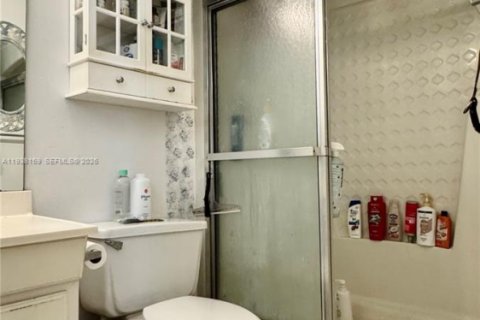 House in Merrit Island, Florida 3 bedrooms, 128.11 sq.m. № 1995860 - photo 15