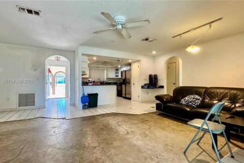 House in Merrit Island, Florida 3 bedrooms, 128.11 sq.m. № 1995860 - photo 8