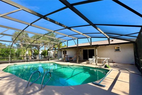 House in Merrit Island, Florida 3 bedrooms, 128.11 sq.m. № 1995860 - photo 19