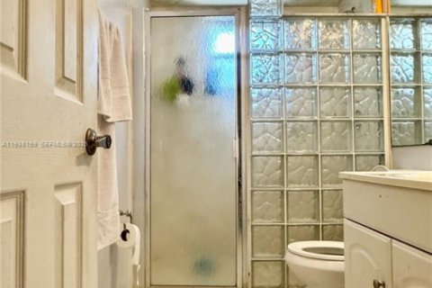 House in Merrit Island, Florida 3 bedrooms, 128.11 sq.m. № 1995860 - photo 9