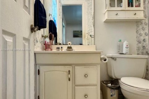 House in Merrit Island, Florida 3 bedrooms, 128.11 sq.m. № 1995860 - photo 14