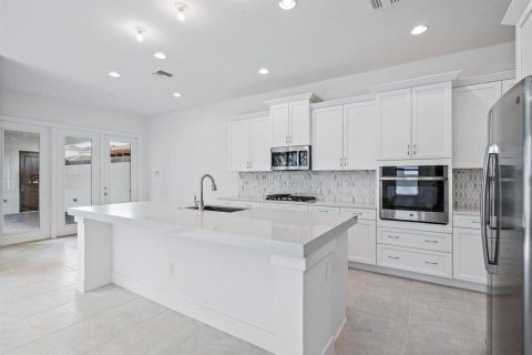 House in Palm Beach Gardens, Florida 5 bedrooms, 336.86 sq.m. № 2392741 - photo 10