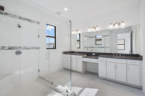 House in Palm Beach Gardens, Florida 5 bedrooms, 336.86 sq.m. № 2392741 - photo 21