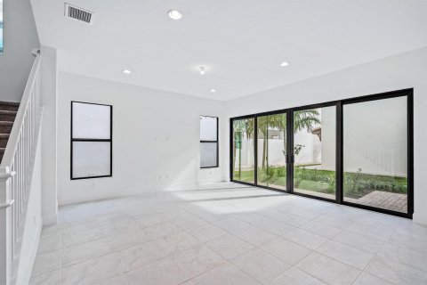 House in Palm Beach Gardens, Florida 5 bedrooms, 336.86 sq.m. № 2392741 - photo 13