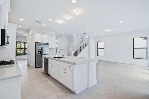 House in Palm Beach Gardens, Florida 5 bedrooms, 336.86 sq.m. № 2392741 - photo 8