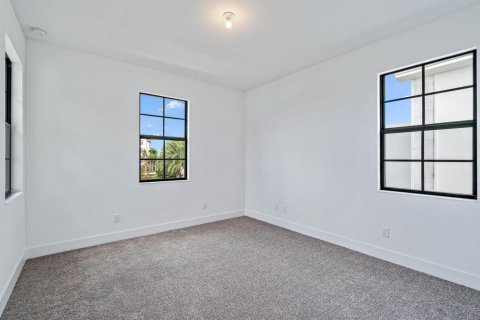 House in Palm Beach Gardens, Florida 5 bedrooms, 336.86 sq.m. № 2392741 - photo 17