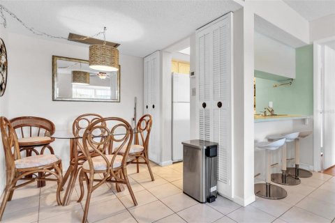 Condominio en alquiler en New Port Richey, Florida, 1 dormitorio, 67.63 m2 № 1797990 - foto 4