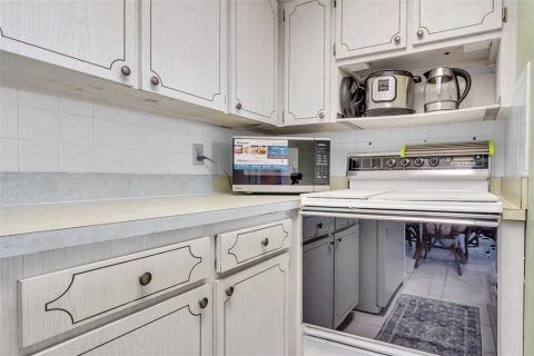 Condominio en alquiler en New Port Richey, Florida, 1 dormitorio, 67.63 m2 № 1797990 - foto 7