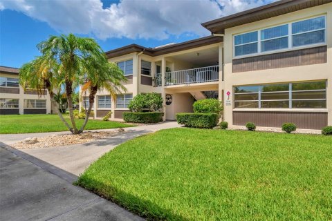 Condominio en alquiler en New Port Richey, Florida, 1 dormitorio, 67.63 m2 № 1797990 - foto 1