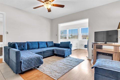 Condominio en alquiler en New Port Richey, Florida, 1 dormitorio, 67.63 m2 № 1797990 - foto 9