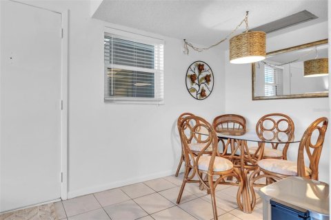 Condominio en alquiler en New Port Richey, Florida, 1 dormitorio, 67.63 m2 № 1797990 - foto 5